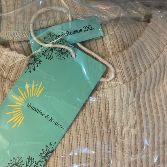 Women's Plaid Accent Long Sleeve Top - Picture 5 of 6